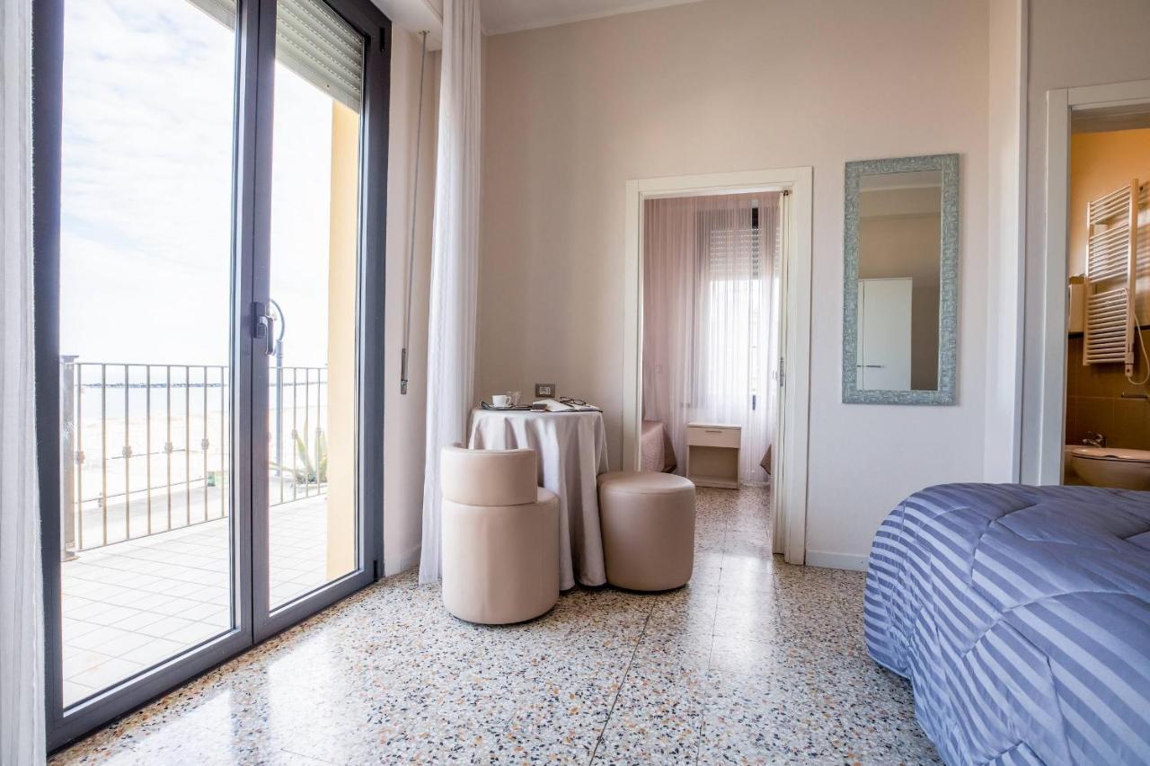 Hotel Deanna Bellaria-Igea Marina Exteriör bild