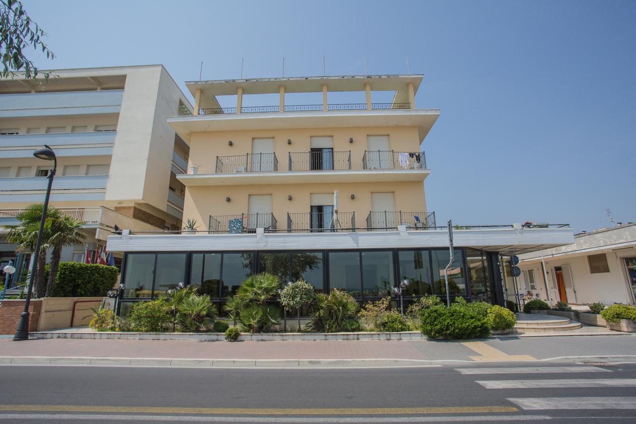 Hotel Deanna Bellaria-Igea Marina Exteriör bild