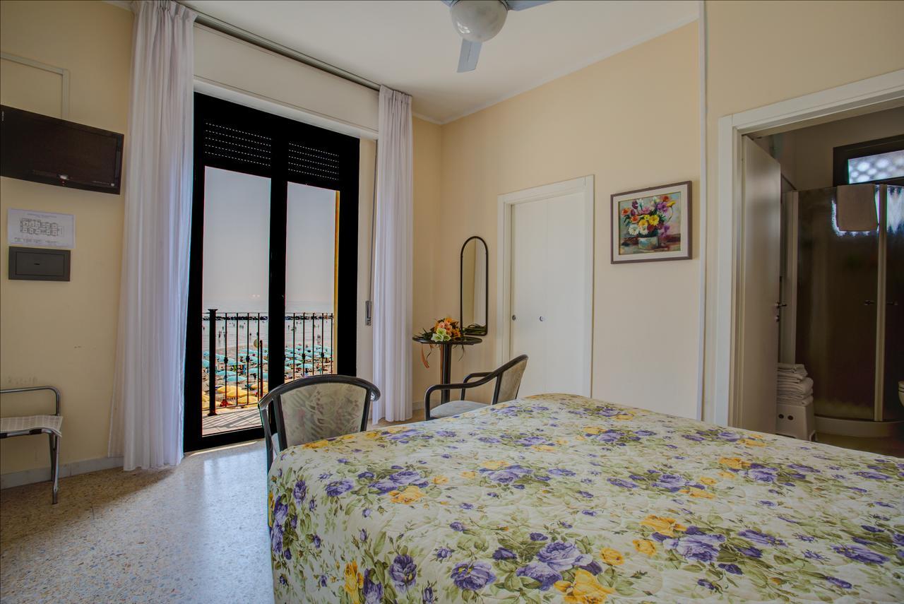 Hotel Deanna Bellaria-Igea Marina Exteriör bild