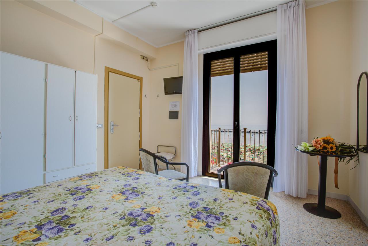 Hotel Deanna Bellaria-Igea Marina Exteriör bild