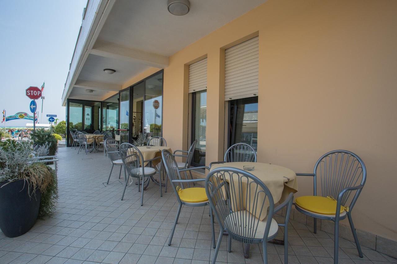 Hotel Deanna Bellaria-Igea Marina Exteriör bild