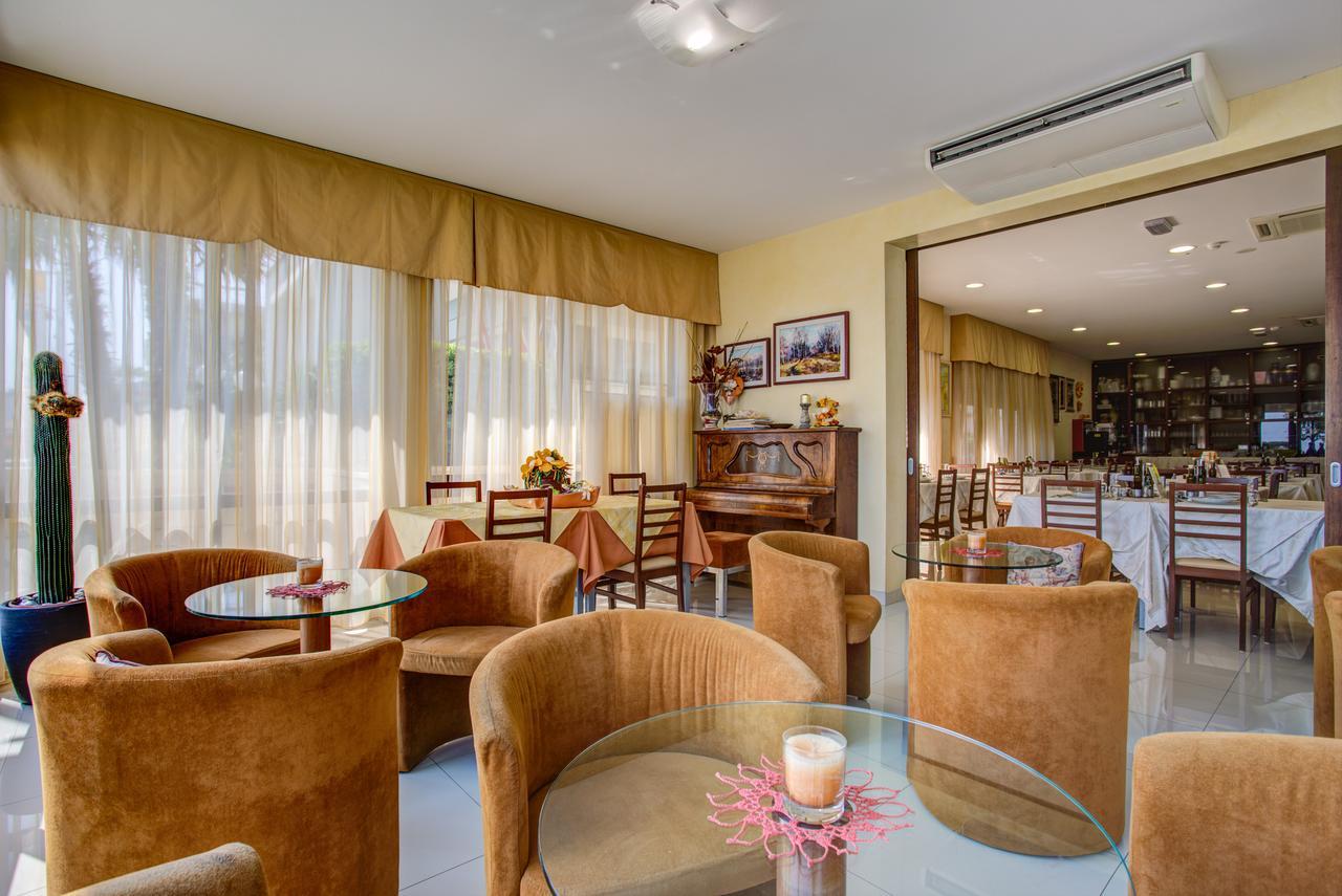 Hotel Deanna Bellaria-Igea Marina Exteriör bild